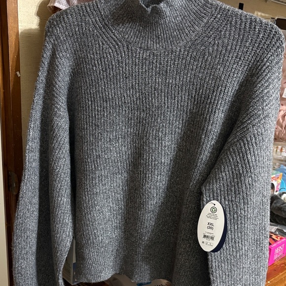 Elegant Gray Turtleneck Sweater - Picture 1 of 2